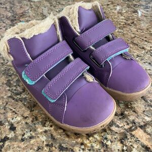 VGUC Ten Little Purple Furry Boots - Size 10.5